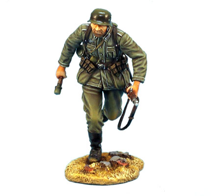 GERSTAL012 HEER INFANTRY RUNNING WITH RIFLE AND GRENADE