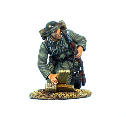 GERSTAL018 HEER INFANTRY CRAWLING WITH RIFLE