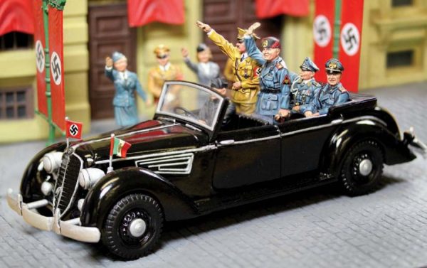 CS00800 HILTERS TOURING LIMOUSINE WITH 4 FIGURES
