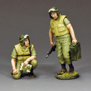 VN073 “Dismounted Armored Crew” 2 x figures