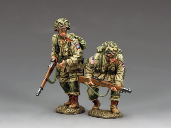 DD288-1 US Paratroopers Moving Forward ... Cautiously! (82nd)