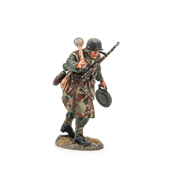 NOR096 German Grenadier with Pz Faust and AT Mine
